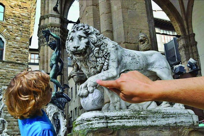 The Best Of Classic Florence - Private Tour - Piazzale degli Uffizi: Vasari’s open-air corridor and the Uffizi context