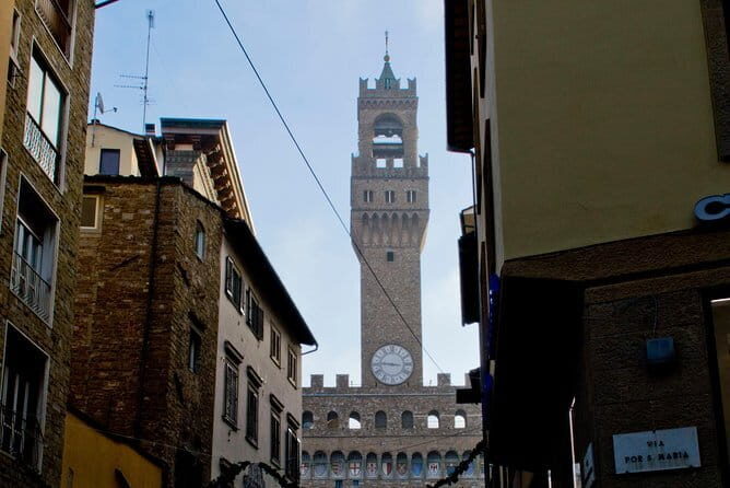 The Best of Florence in few hours - private walking tour - Crossing the Arno to Ponte Vecchio and Pitti Palace (Oltrarno payoff)