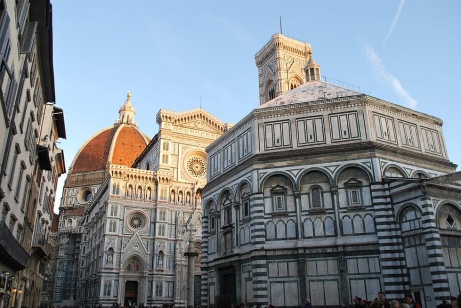 The Best tour in Florence: Renaissance and Medici Tales - Florence Duomo Complex and Giotto’s Bell Tower: Context Makes the Landmark Feel Bigger