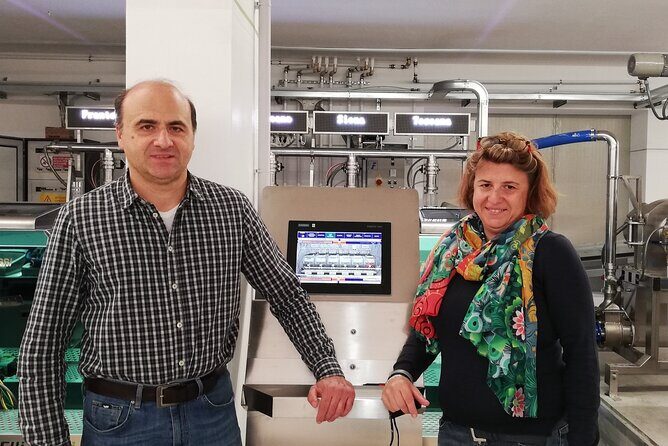 TOUR and TICKETS, VISIT TO THE MILL AND EVO OIL TASTING - Inside the oil mill: traditional pressing meets modern steps