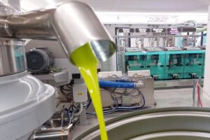 TOUR and TICKETS, VISIT TO THE MILL AND EVO OIL TASTING - The English touches: where the tour stays easy to follow