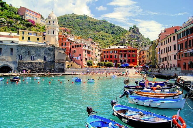 Tour Cinque Terre and Pisa Leaning Tower from Florence Private - Manarola’s quick slice, then on to the bigger seaside village