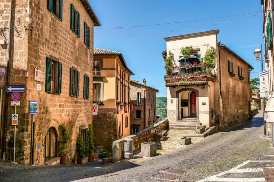 Transfer Between Florence and Rome with Sightseeing Stop - The Drive Experience: Leisurely Pace and Real Italian Views