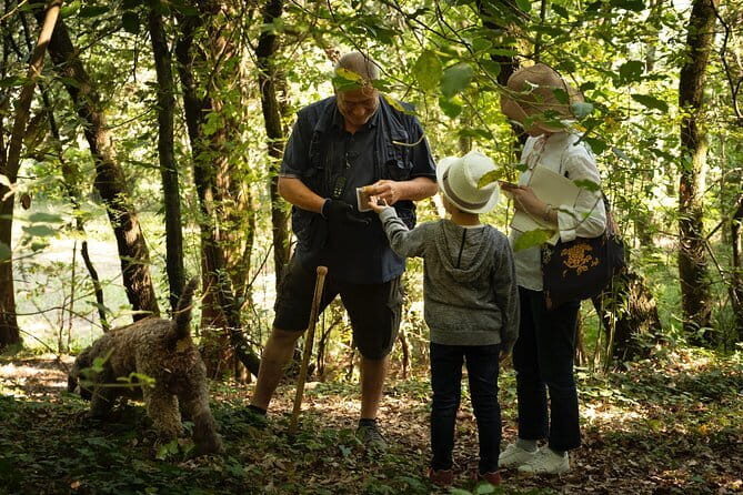 Truffle Picking Experience with 3 Course Meal in Chianti hills - Truffle hunting in Montefiesole: what you’re really signing up for