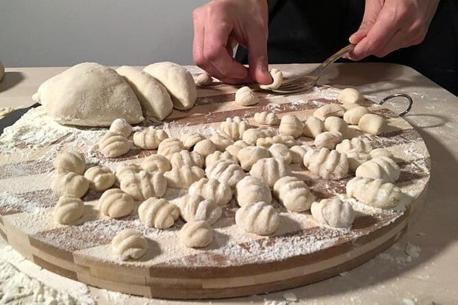 Tuscan Cooking Class in an Art Gallery in Florence - The hands-on rhythm: what the class actually feels like