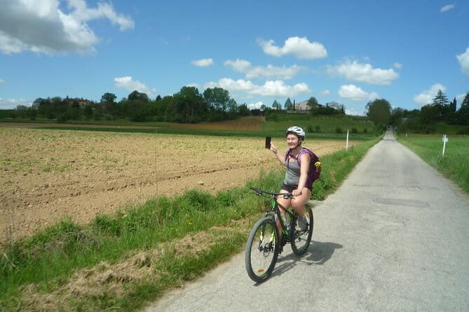 Tuscan countryside bike tour and food tasting - Riding in real Tuscan weather (and how the guide helps)