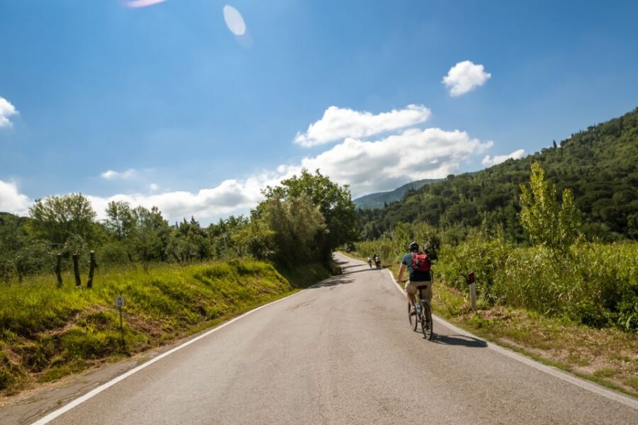 Tuscany: E-Bike Tour from Florence with Lunch - Getting out of Florence fast: from Piazza Mentana to Chianti roads