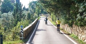 Tuscany Hills Bike Tour with Lunch at farm and Wine Tasting - Your 7-hour timeline: from Florence to the farm