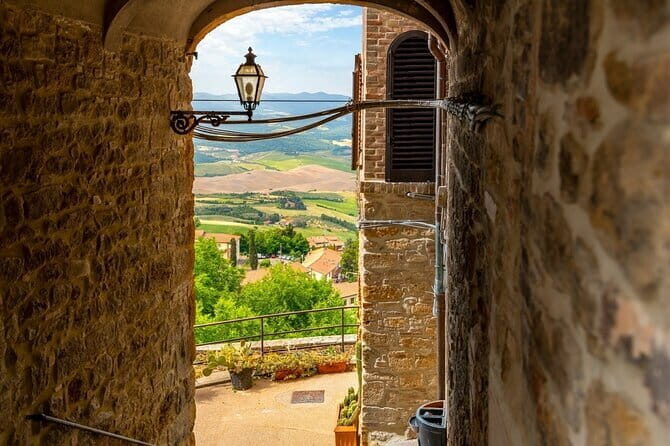 Tuscany's hidden gems: San Gimignano, Volterra, St Galgano Abbey - Gelateria Dondoli: A Short, Worth-It Sweet Reset