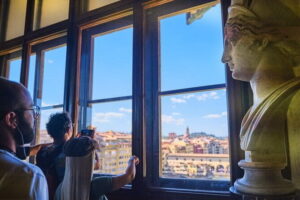 Uffizi Gallery private tour with skip the line ticket - Where you meet your guide on Piazzale degli Uffizi (and why it matters)