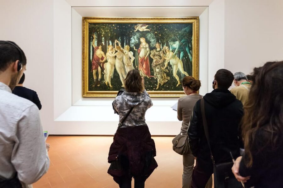 Uffizi Gallery Skip-the-Line Entry with Audio Guide - Finding the Start by the Statue of Galileo