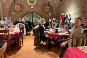 Uffizi Gallery Tour with Wine Tasting in Florence - How the radio headset and pacing keep the crowd under control