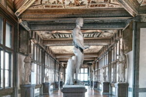 Uffizi Museum & Gallery Tour with Leonardo & Michelangelo Works - Inside the Uffizi: architecture you’ll actually notice