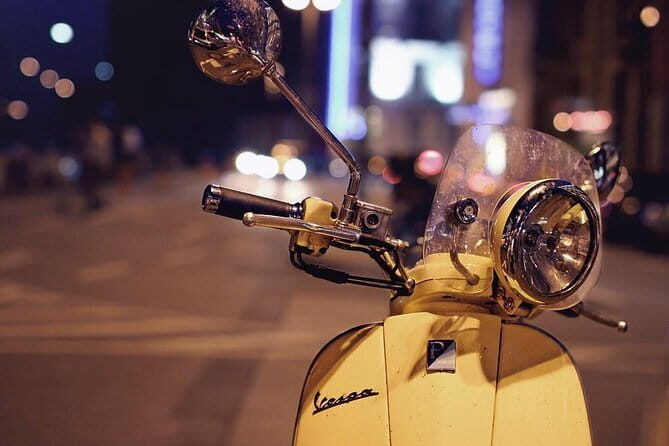Vespa Motorcycle rental in Florence - Riding solo or with a passenger
