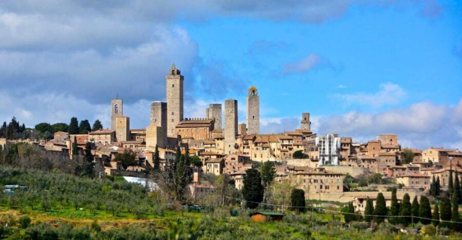 Visit Siena and San Gimignano with lunch at a family farm - Key things to know before you go