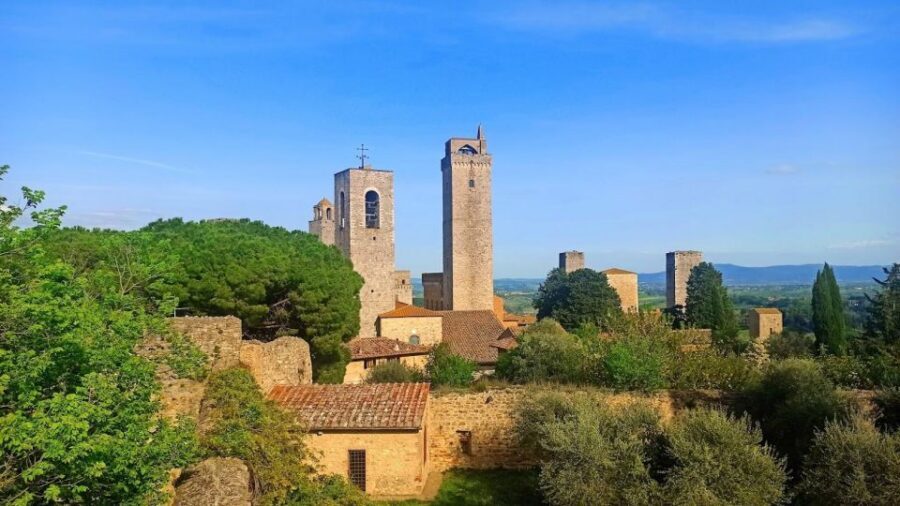 Visit Siena and San Gimignano with lunch at a family farm - Value check: why $259 per person can work out