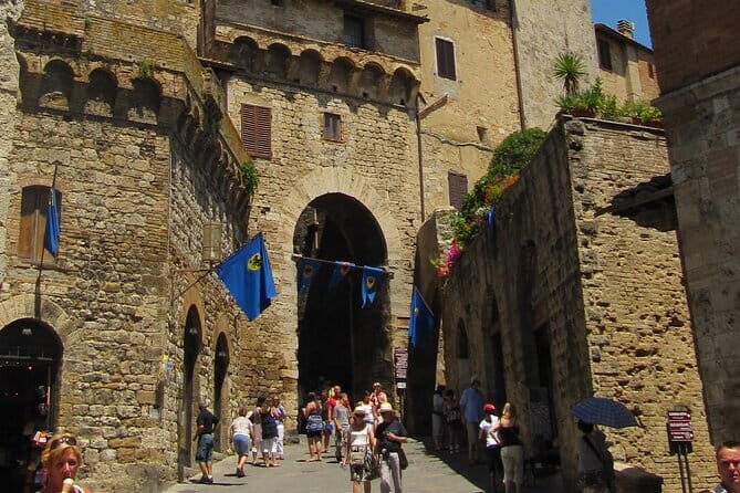 Volterra and San Gimignano: a taste of medieval Tuscany! - How the day stays easy: pick-up, timing, and a group of your size