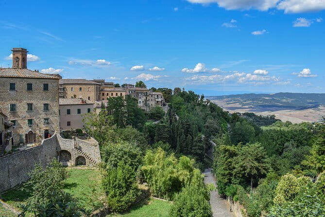 Volterra and San Gimignano: a taste of medieval Tuscany! - What you’ll actually see in Volterra’s Roman amphitheater stop