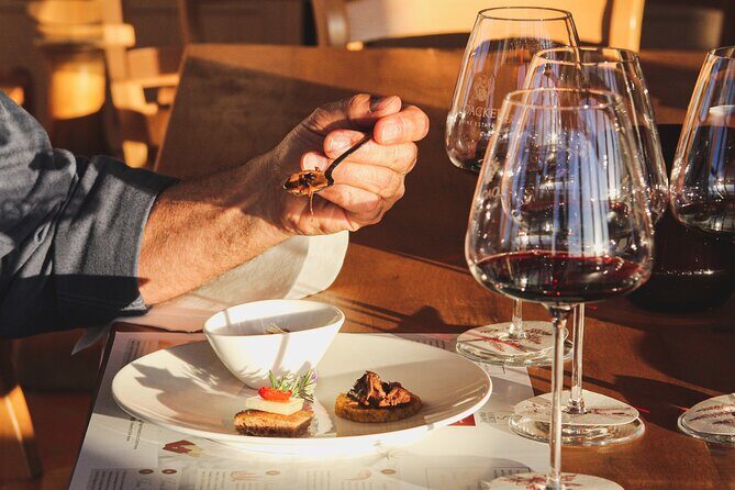 Winery Tour & Gourmet Tasting in Montalcino - Vineyard talk in Montalcino: what makes this tour work